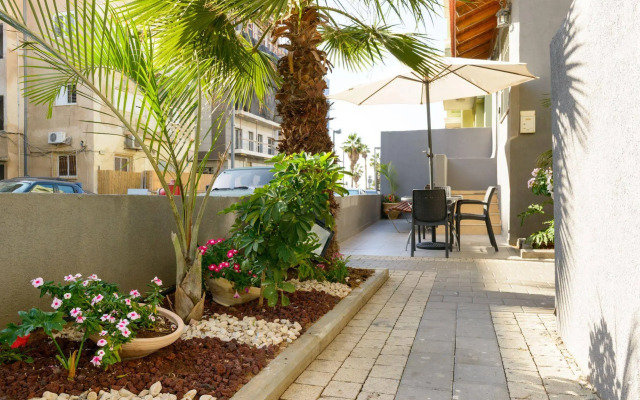 Crown Sea Apart hotel