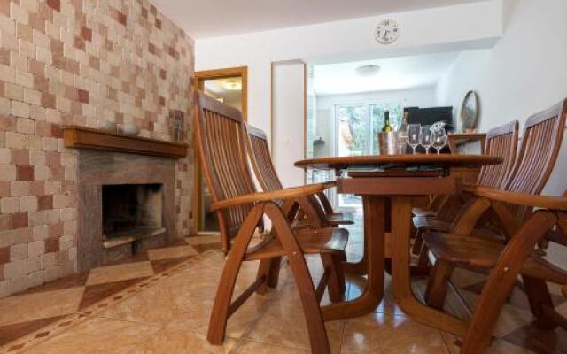 Holiday House Popic