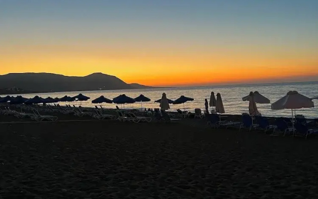 Villa - Sleeps 6 - Near Local Attractions
