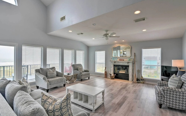 Oceanfront Galveston Home - Walk to Beach!