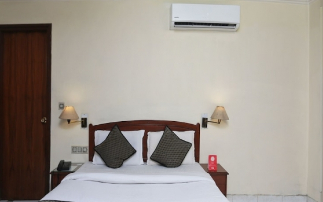 OYO 3499 Tekarees Inn