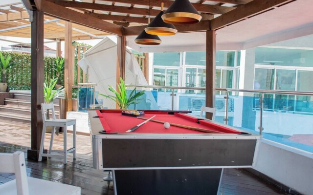 8-bdr Penthouse With A Private Rooftop & Jacuzzi
