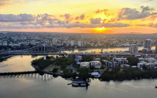 CBD African Charm, Story Bridge & River Views