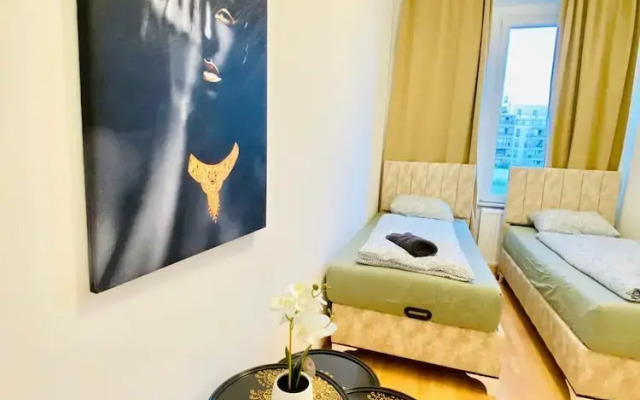 Rooms in Cozy 4BR Shared Apt Central