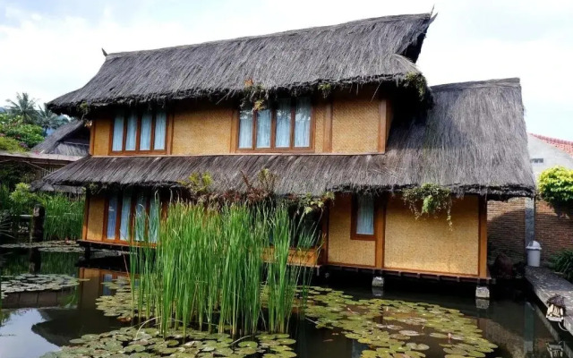 Kampung Sumber Alam Garut Powered by Archipelago