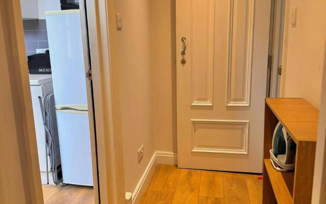 Spacious Two Bedroom Apartment in Westminster