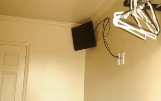 Camelot Inn at Honeyville