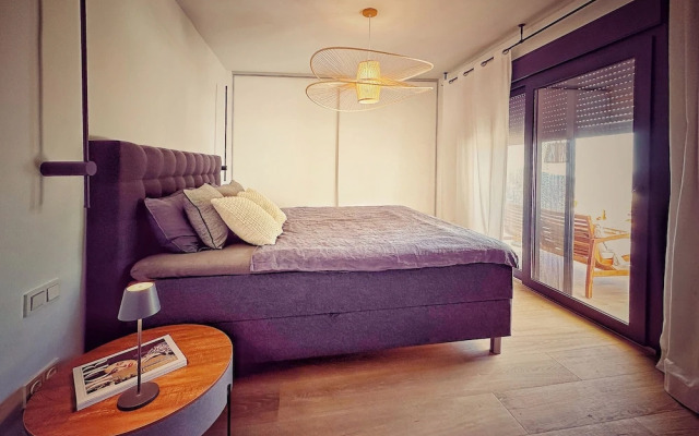 House Sleeps 4 - Parking-balcony-seaview - New