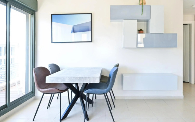 Deep eyes by HolyGuest