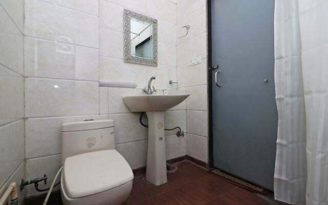 Hotel Crown Palace By OYO Rooms