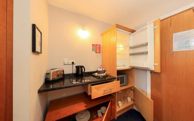 Large Central Spacious Studio Apartment With High Ceilings