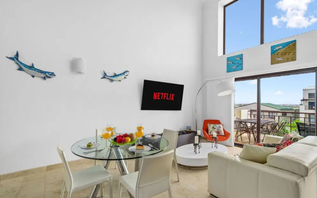 2BR 2BA Duplex w Amazing Views Pool Amenities
