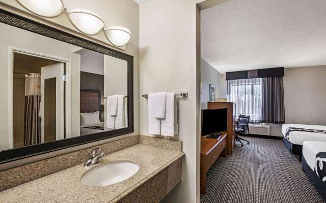 La Quinta Inn & Suites by Wyndham N Little Rock-McCain Mall