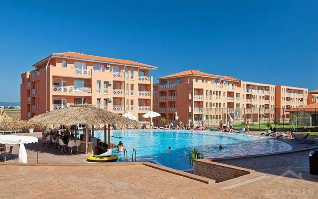 Studio in Sunny Day 6