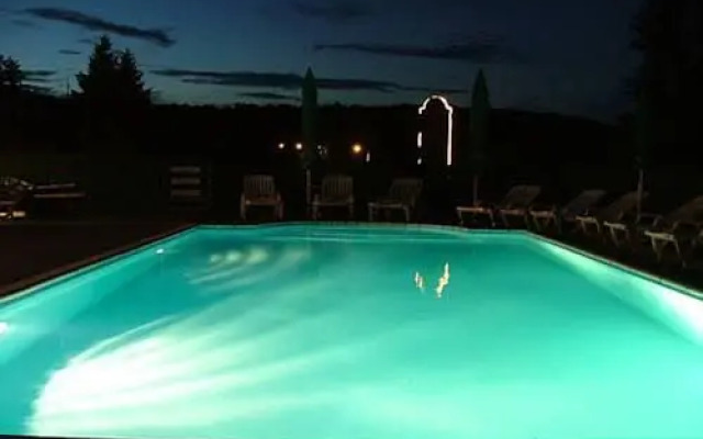 Vöröskő Panzió és Étterem