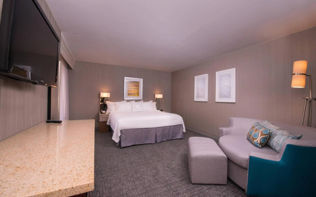 Courtyard Thousand Oaks Ventura County