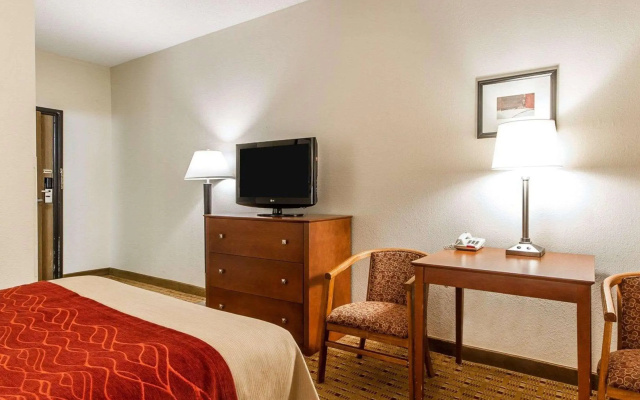 Quality Inn & Suites Eau Claire University Area