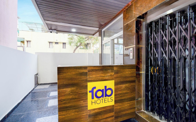 Fabhotel Golden City Inn