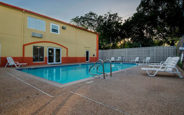 Red Roof Inn San Marcos