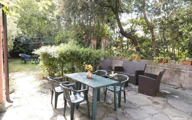 ALTIDO Lively 3BR Villa with Shared Garden, 50m from Beach