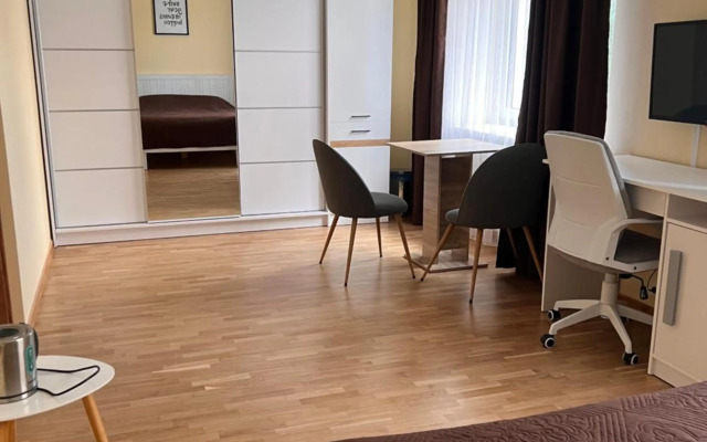 Private room, private bathroom, private entrance in private house
