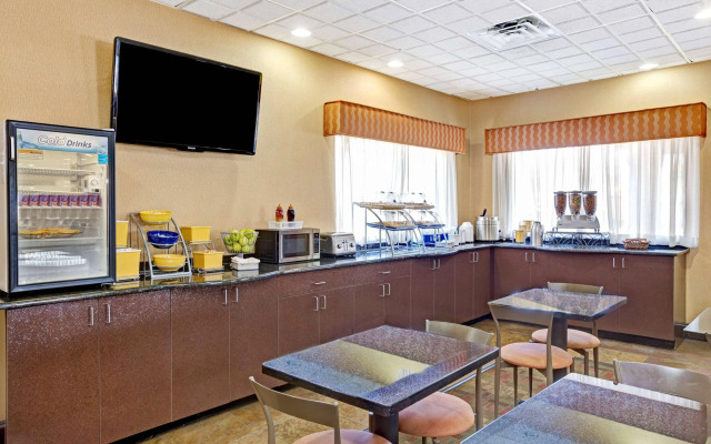 Days Inn Charleston East