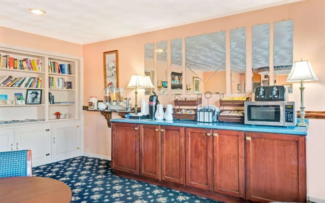 Colonial Inn Seekonk