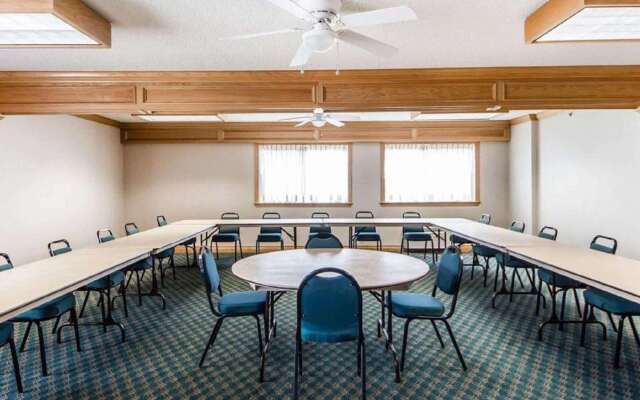 Baymont by Wyndham Blackwell I-35