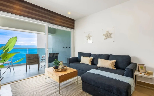 Stylish Beachfront 2BR - Balcony & Pools