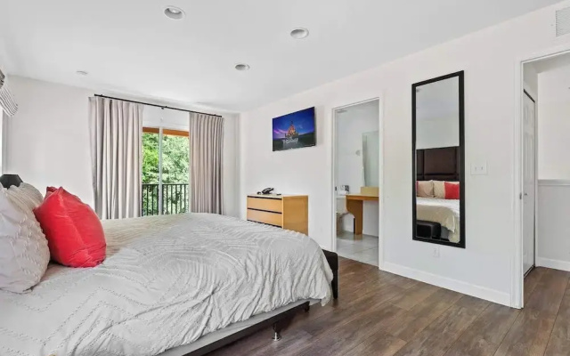 Pet Friendly 4 BR With Hot Tub
