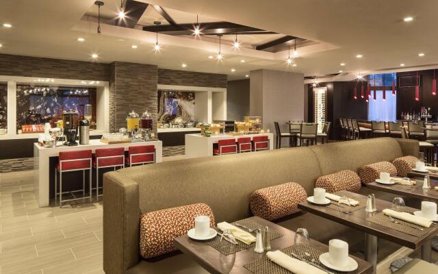 DoubleTree by Hilton Hotel Largo/Washington DC