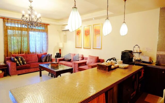 Sun, Beach, Shops, Wifi, Netflix