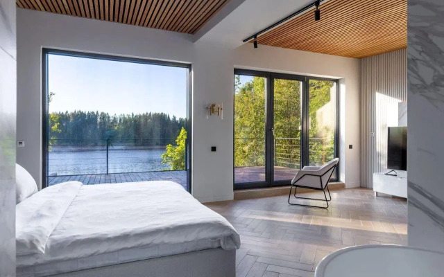 Уникальная Вилла на берегу озера