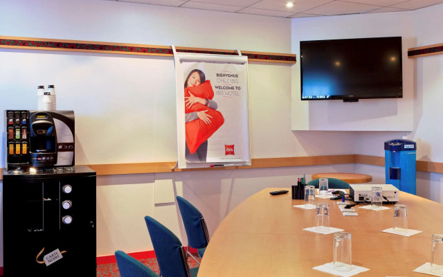 ibis Lyon Est Bron
