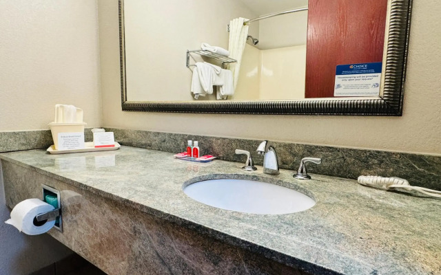 Econo Lodge Inn & Suites Monroe