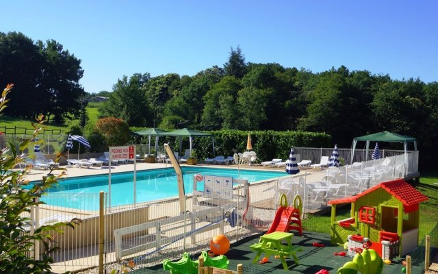 Nice Villa With Dishwasher Located in the Dordogne