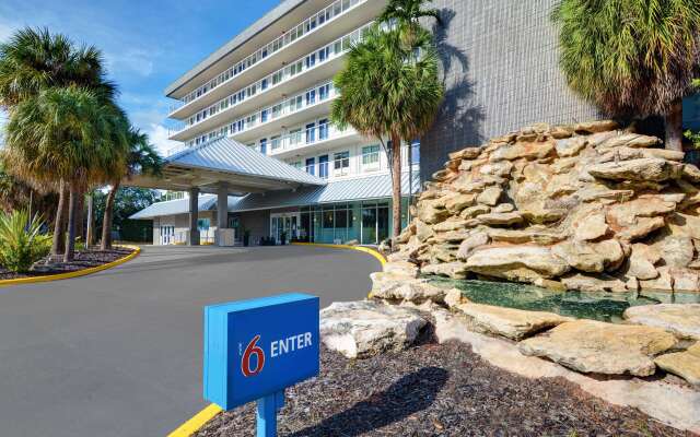 Motel 6 Cutler Bay, FL