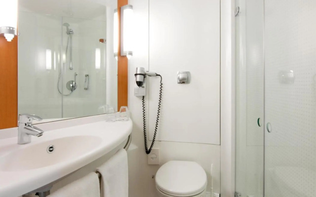 Hotel ibis Friedrichshafen Airport Messe