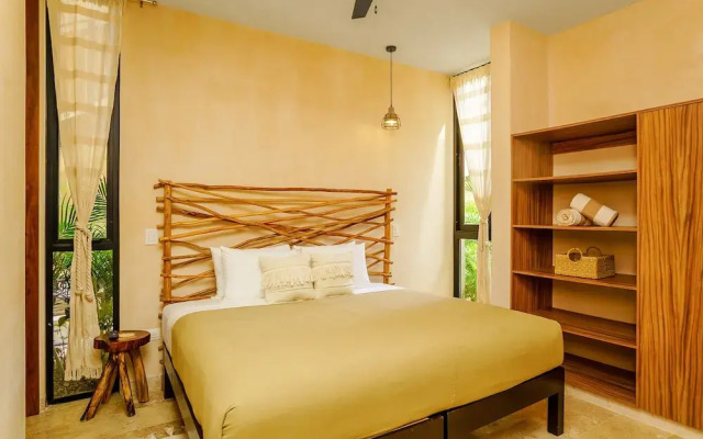 Luminous Private Pool Condo & Communal Rooftop Pool Lounge