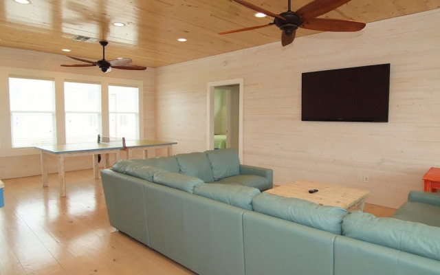 Beach Club Clubhouse 1