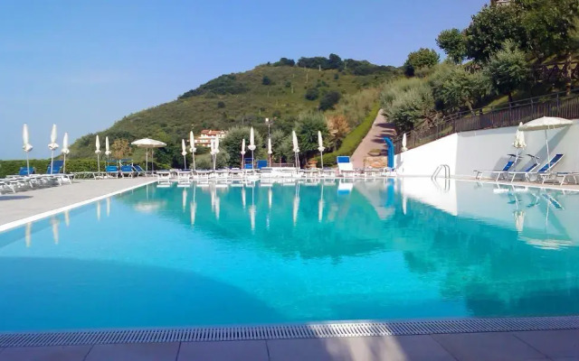 Hotel Capo Est