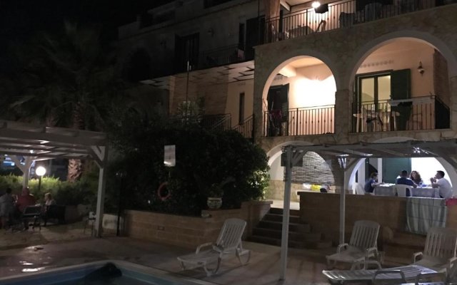 Villa Ceni Appartamenti con camere cucina wc e terrazza sul mare in villa con piscina giardino e parcheggio