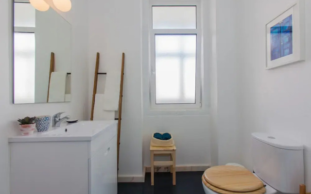 Typical Light Filled Graça Apartment, By TimeCooler
