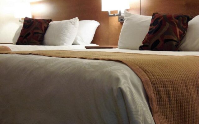 Rosslyn Inn and Suites