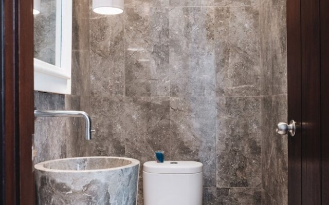 OriVista Stylish 3BR Villa Muzo in Seminyak, Pool, Wifi, Beach