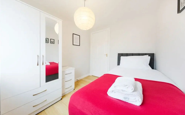 Bristol Apartment with Parking
