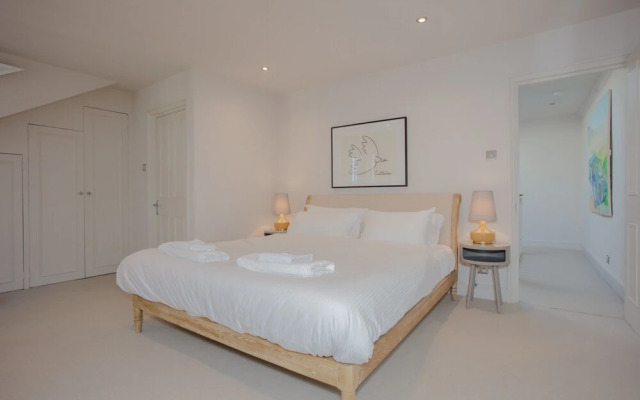 Luxury 3 Bedroom Home by South Kensington