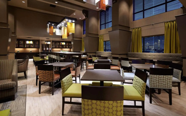 Hampton Inn & Suites by Hilton Montreal-Dorval