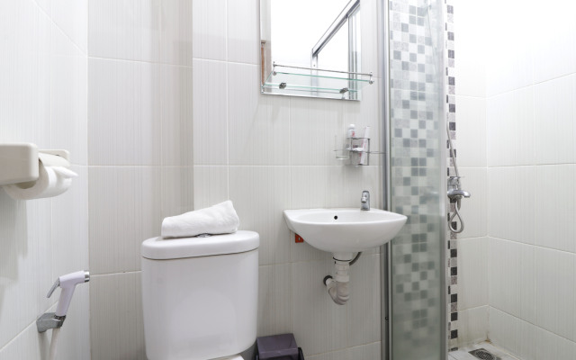 58 Guesthouse Tangerang by ZUZU