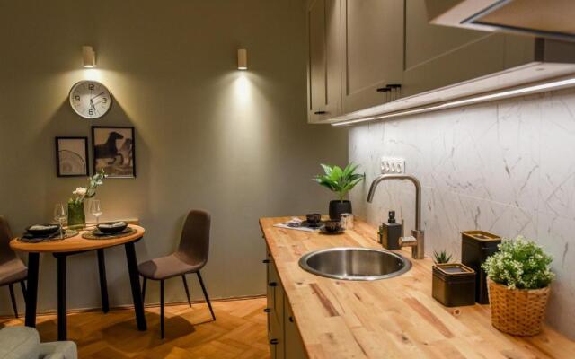 MARBLE & PASTELS - Homey Central Apartment